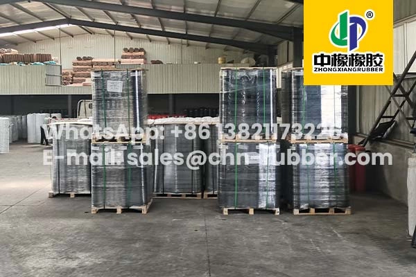 piso emborrachado moeda preto