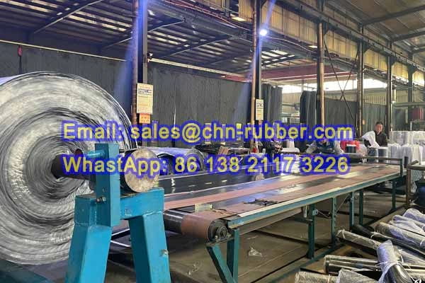 High-Quality SBR Rubber Sheet Roll: Uniform Thickness and Consistent Surface Finish Close-up detail of smooth SBR rubber gasket sheet for precision die-cutting
