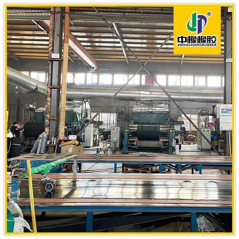 Folha de borracha EPDM com densidade específica de 1,7 e 1 mm a 15 mm.